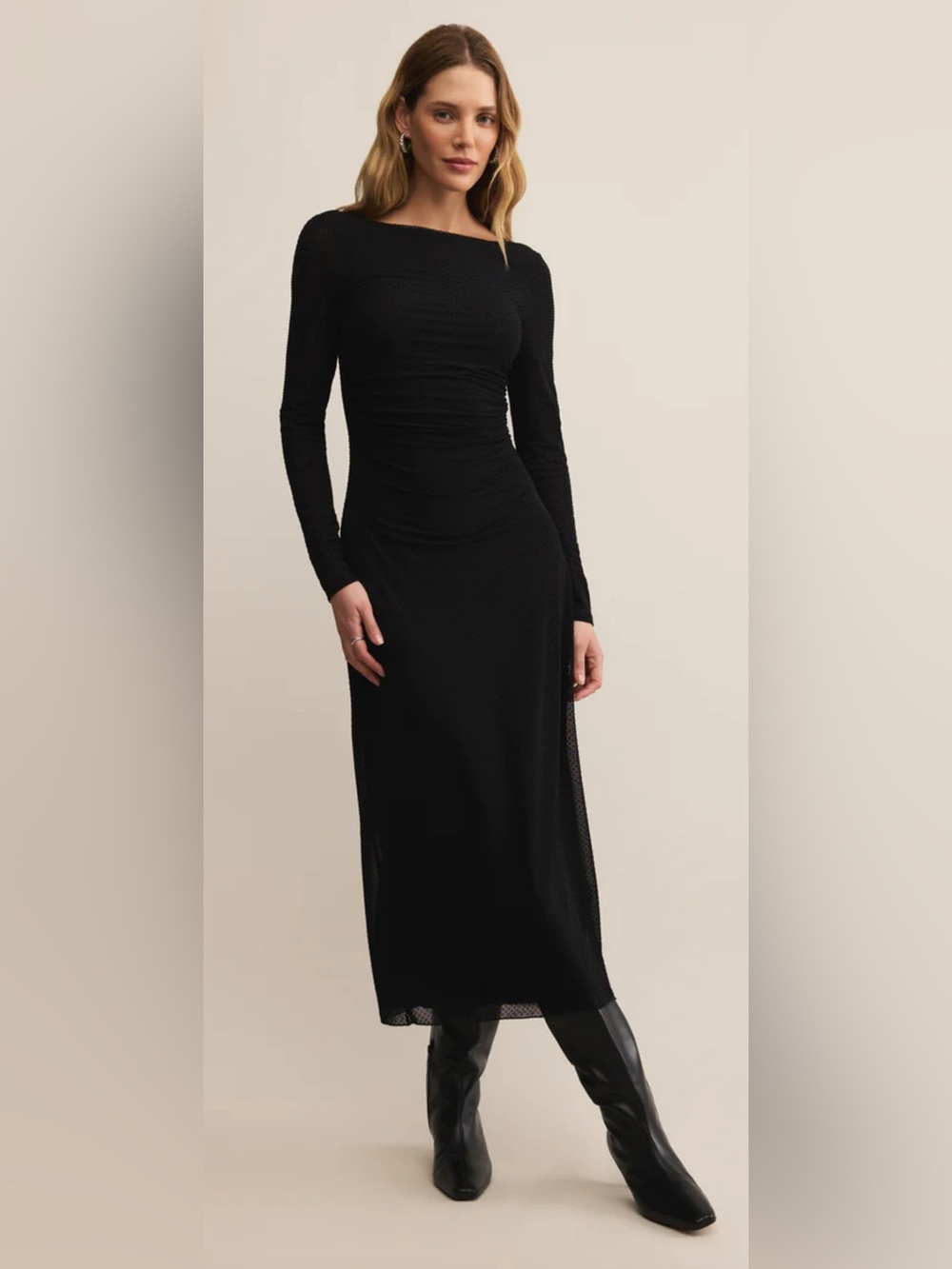 Sleek Black Backless Long-Sleeve Dress